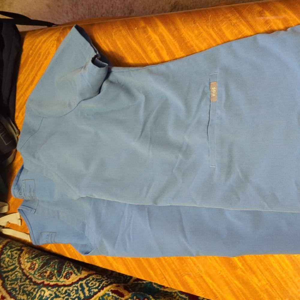 2 blue figs scrub tops